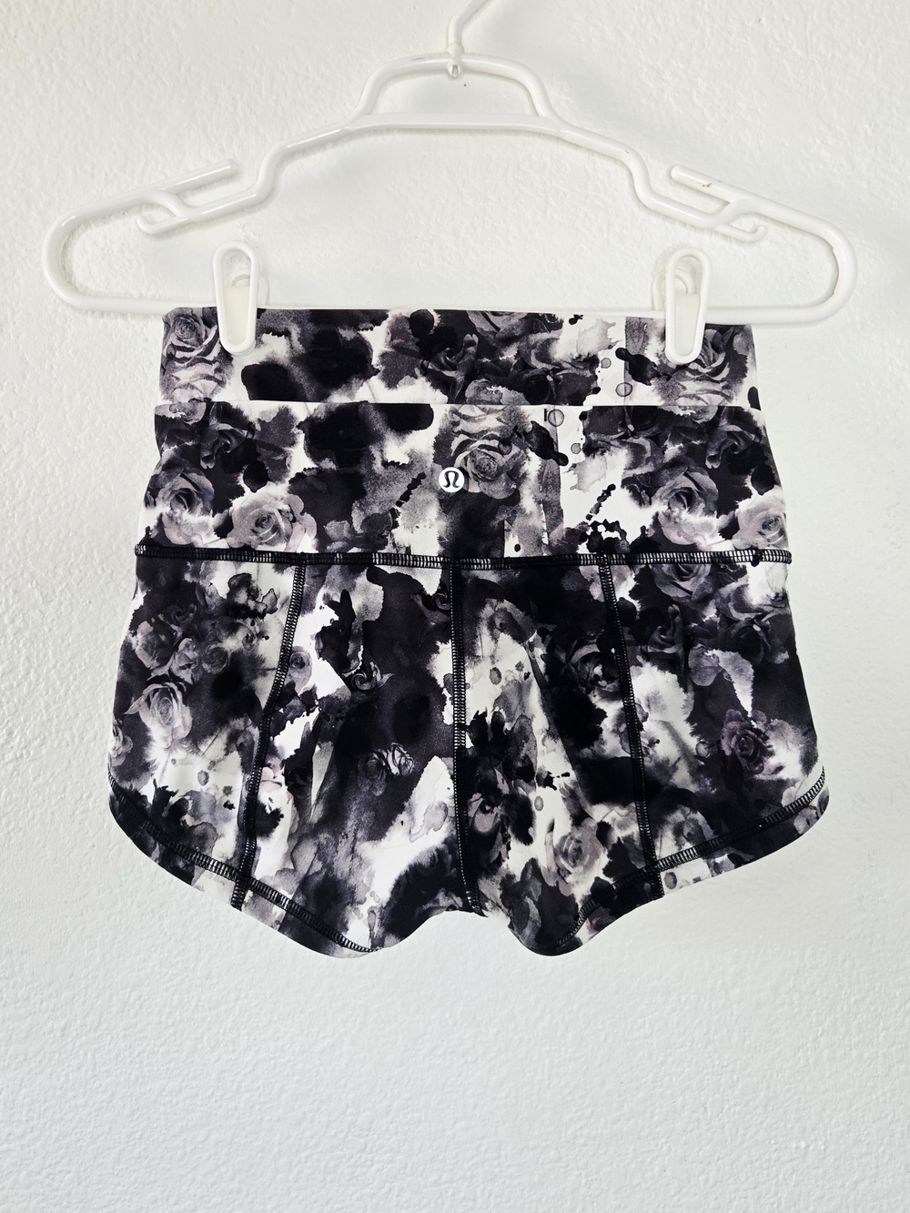 Lululemon High-Waist Floral Print Women’s Performance Shorts - Black & White 4
